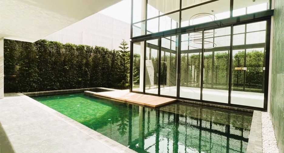 For sale 8 bed villa in Lat Phrao, Bangkok