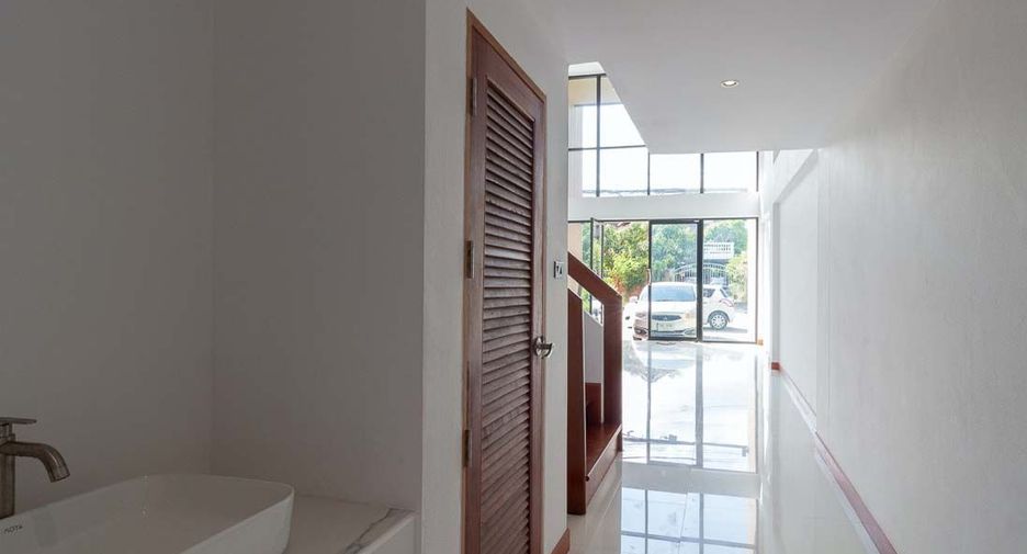 For rent and for sale 4 bedrooms retail Space in Mueang Chiang Mai, Chiang Mai