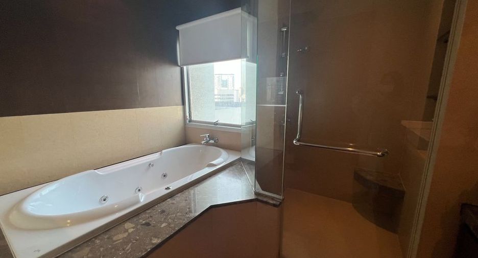 Wohnung zur Miete mit 4 Zimmer in Pathum Wan, Bangkok