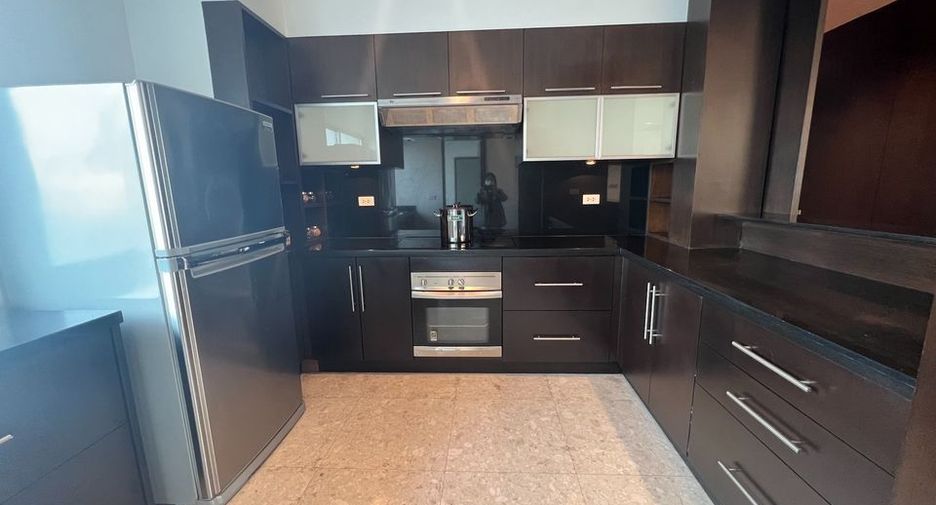 Wohnung zur Miete mit 4 Zimmer in Pathum Wan, Bangkok