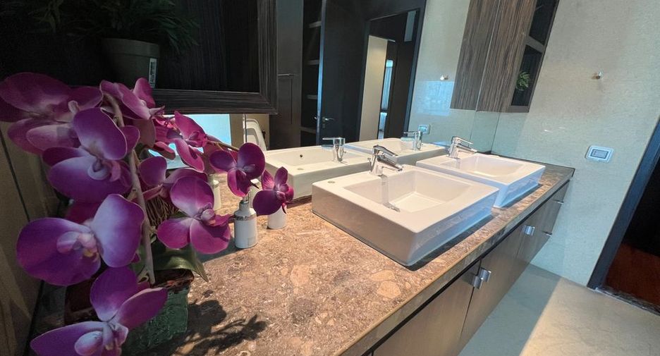 Wohnung zur Miete mit 4 Zimmer in Pathum Wan, Bangkok