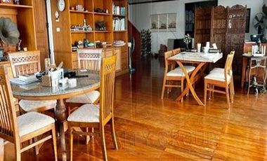 For sale 3 bed condo in Khlong Toei, Bangkok