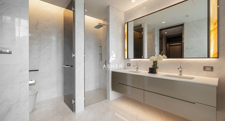 For rent and for sale 2 bedrooms condo in Pathum Wan, Bangkok