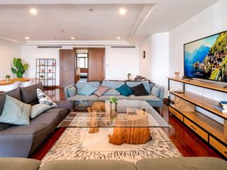 For rent 3 bedrooms condo in Pathum Wan, Bangkok