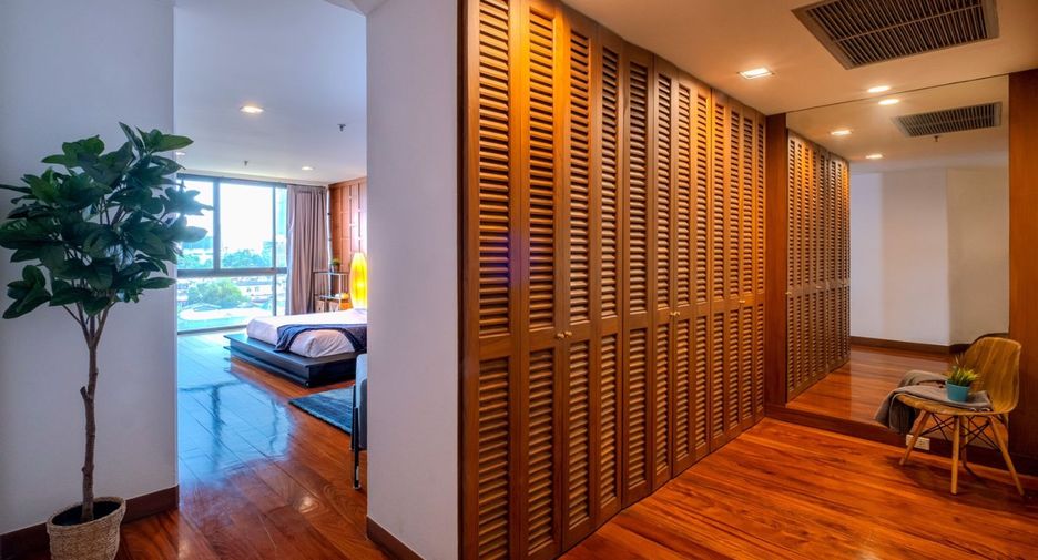 For rent 3 bedrooms condo in Pathum Wan, Bangkok