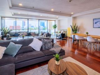 For rent 3 bedrooms condo in Pathum Wan, Bangkok