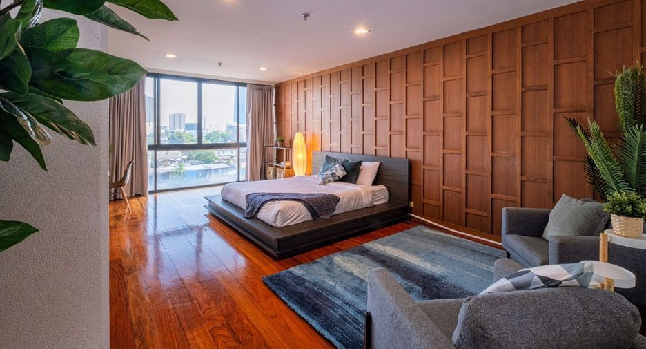 For rent 3 bedrooms condo in Pathum Wan, Bangkok