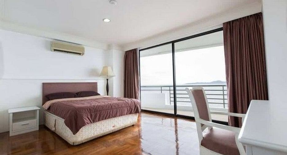 For rent 4 Beds condo in Pratumnak, Pattaya