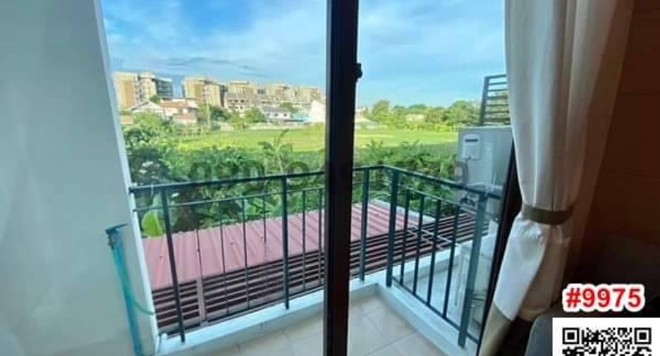 For rent 3 bedrooms townhouse in Phra Khanong, Bangkok