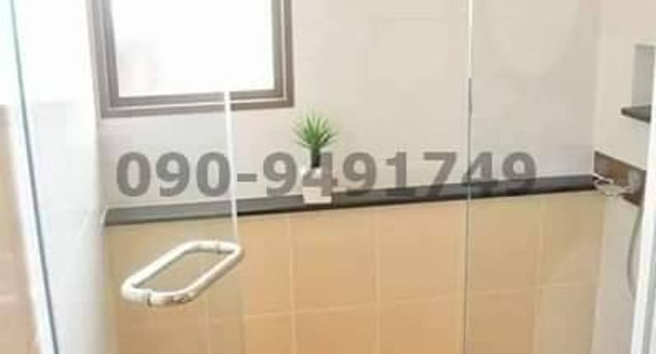 For rent 3 bedrooms townhouse in Phra Khanong, Bangkok