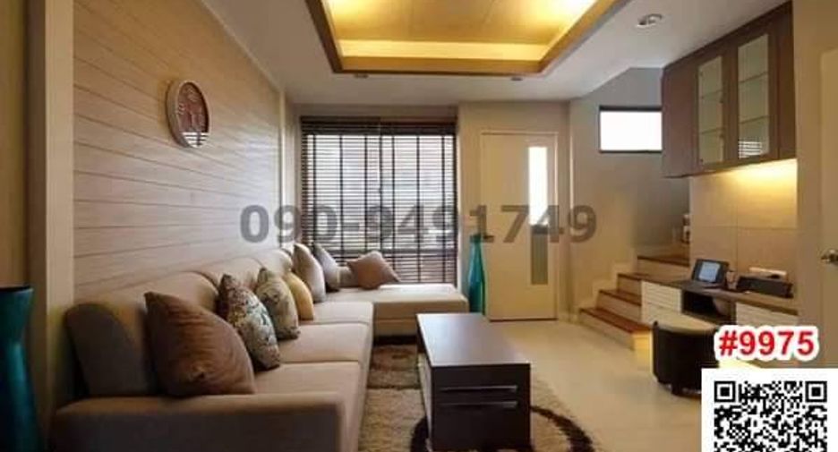 For rent 3 bedrooms townhouse in Phra Khanong, Bangkok