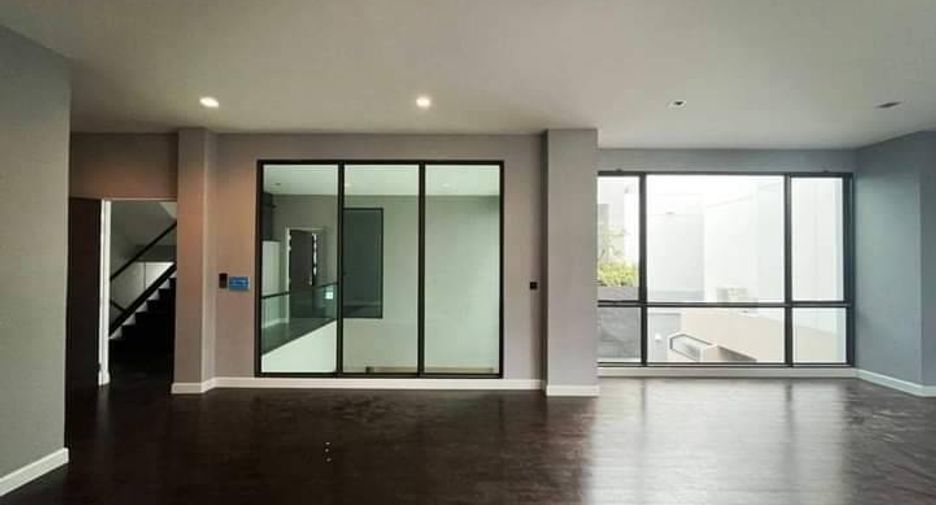 For rent and for sale 4 bedrooms house in Suan Luang, Bangkok