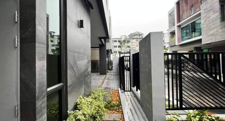 For rent and for sale 4 bedrooms house in Suan Luang, Bangkok