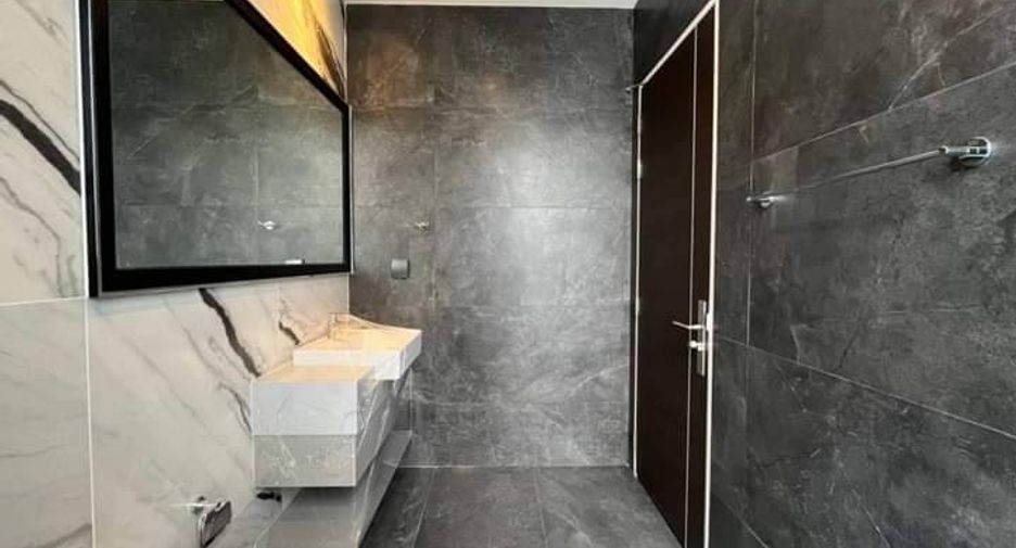 For rent and for sale 4 bedrooms house in Suan Luang, Bangkok