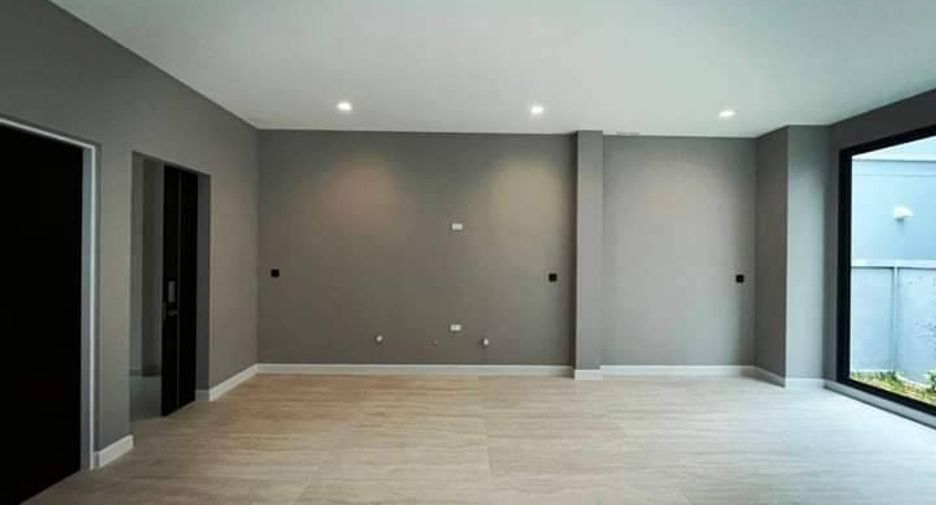 For rent and for sale 4 bedrooms house in Suan Luang, Bangkok