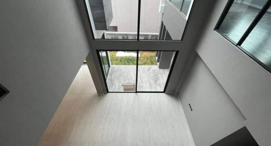For rent and for sale 4 bedrooms house in Suan Luang, Bangkok