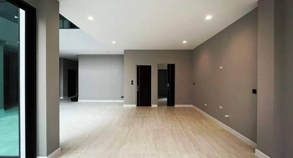 For rent and for sale 4 bedrooms house in Suan Luang, Bangkok
