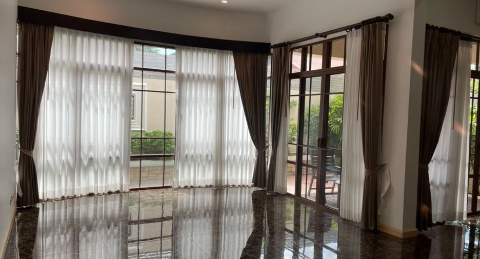 Haus zur Miete mit 4 Zimmer in Watthana, Bangkok