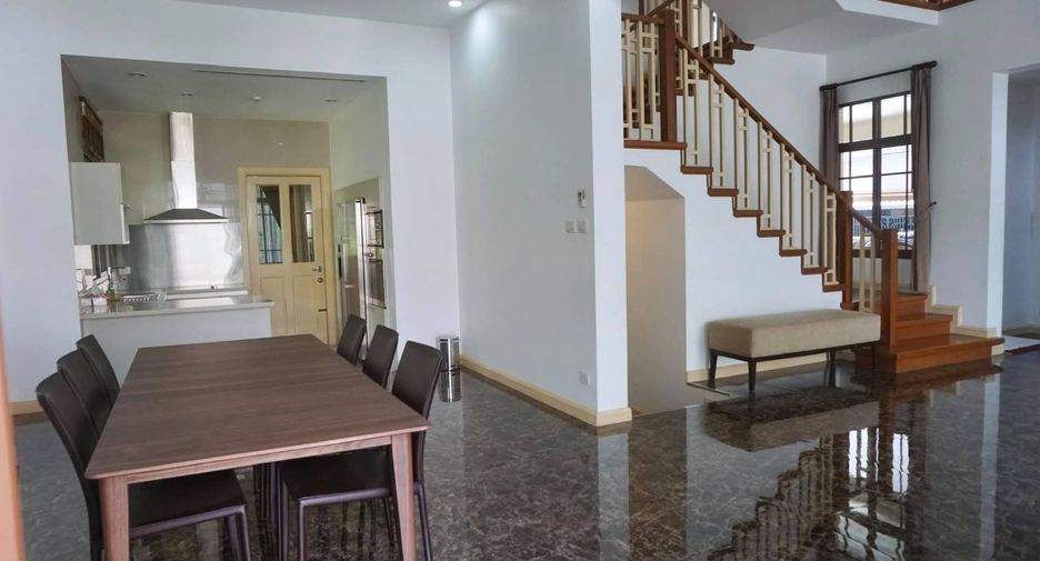 Haus zur Miete mit 4 Zimmer in Watthana, Bangkok