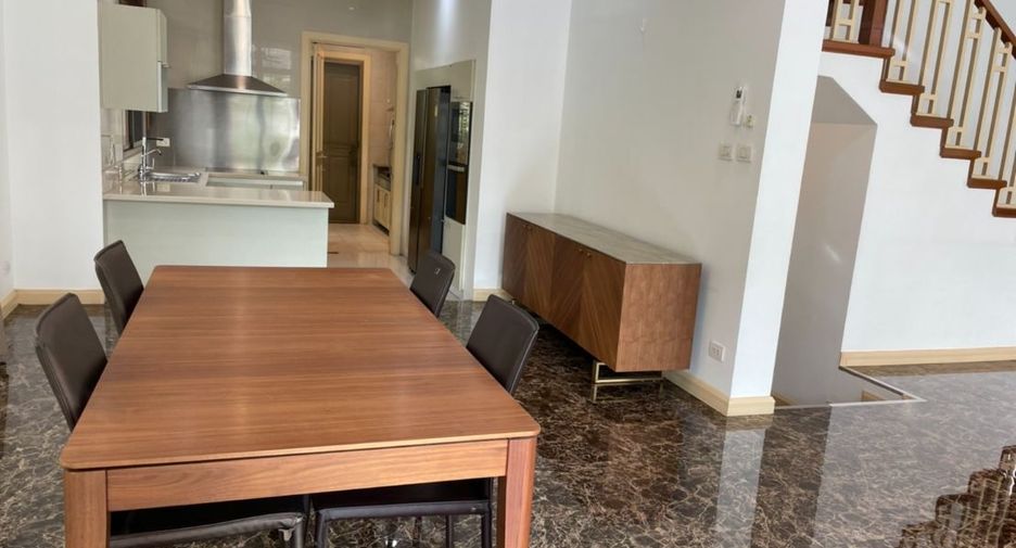 Haus zur Miete mit 4 Zimmer in Watthana, Bangkok