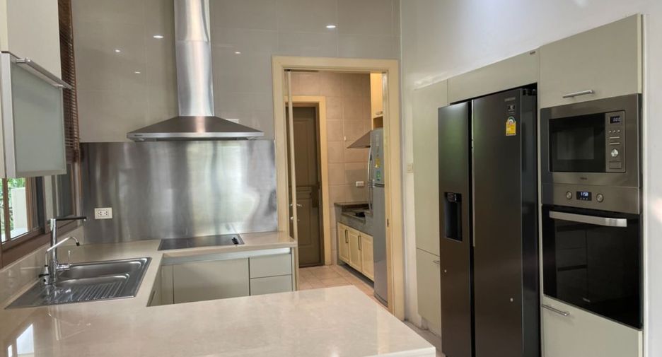 Haus zur Miete mit 4 Zimmer in Watthana, Bangkok