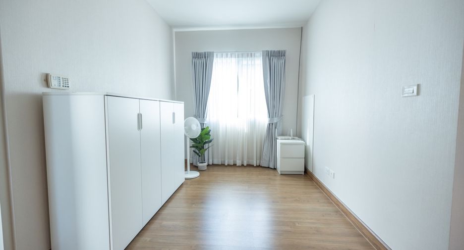 Haus zur Miete und zum Kauf mit 4 Zimmer in Prawet, Bangkok
