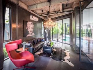 For sale 6 Beds house in Khlong Toei, Bangkok