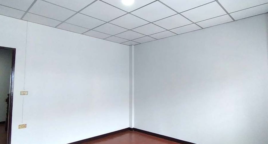 For sale 4 bedrooms townhouse in Lam Luk Ka, Pathum Thani