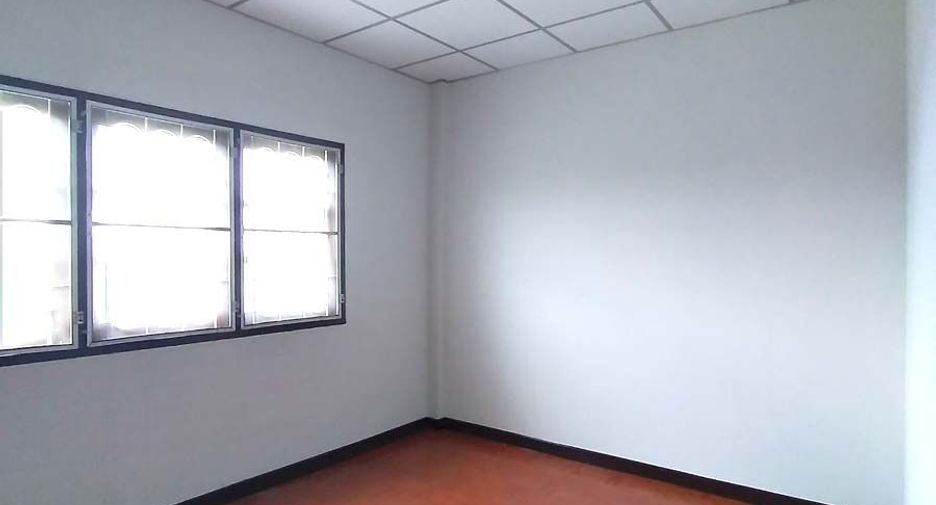 For sale 4 bedrooms townhouse in Lam Luk Ka, Pathum Thani