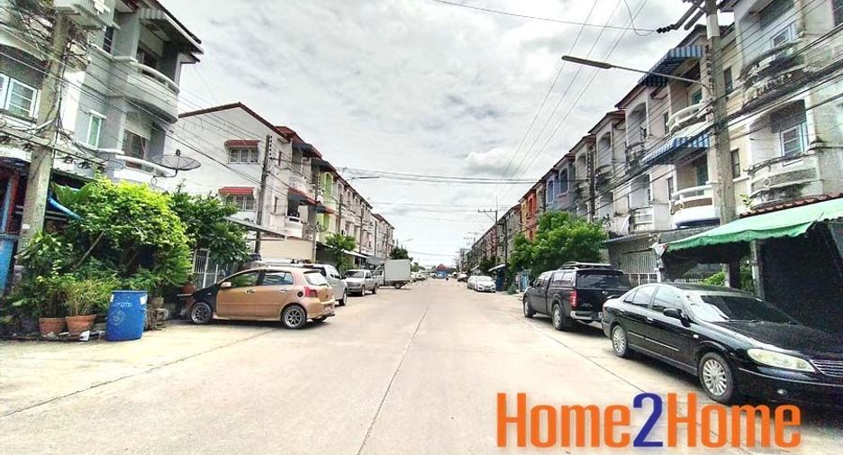 For sale 4 bedrooms townhouse in Lam Luk Ka, Pathum Thani