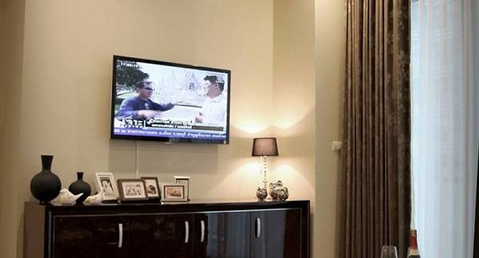 For sale 2 bedrooms condo in Khlong Toei, Bangkok