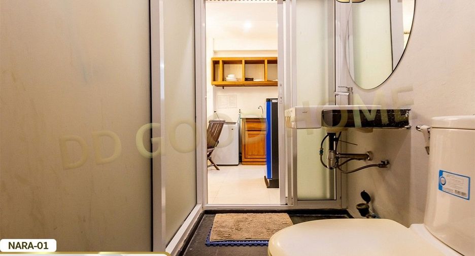 À louer 2 chambres appartement avec services à Watthana, Bangkok