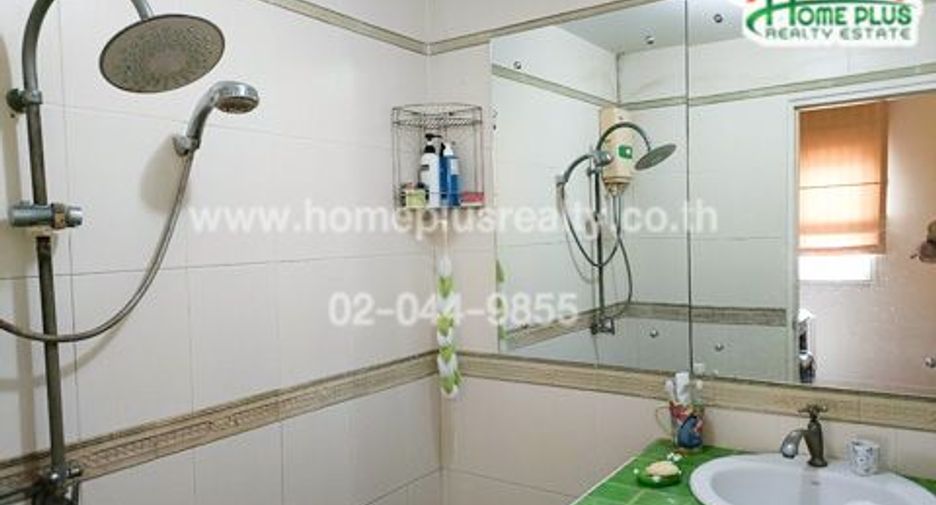 For sale 3 bedrooms townhouse in Mueang Pathum Thani, Pathum Thani