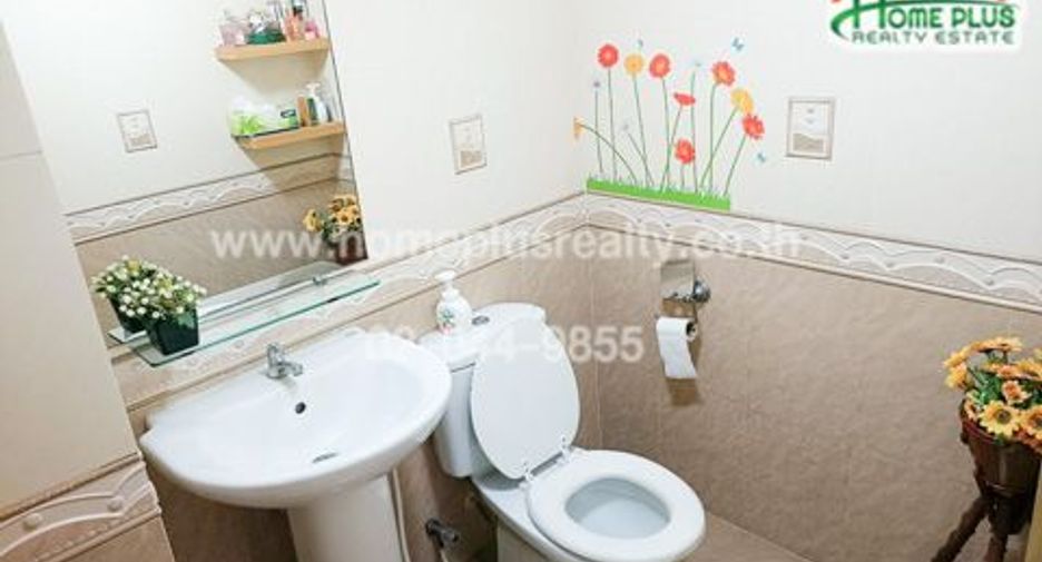 For sale 3 bedrooms townhouse in Mueang Pathum Thani, Pathum Thani