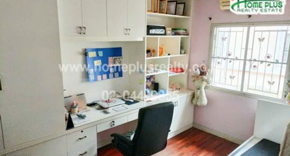 For sale 3 bedrooms townhouse in Mueang Pathum Thani, Pathum Thani