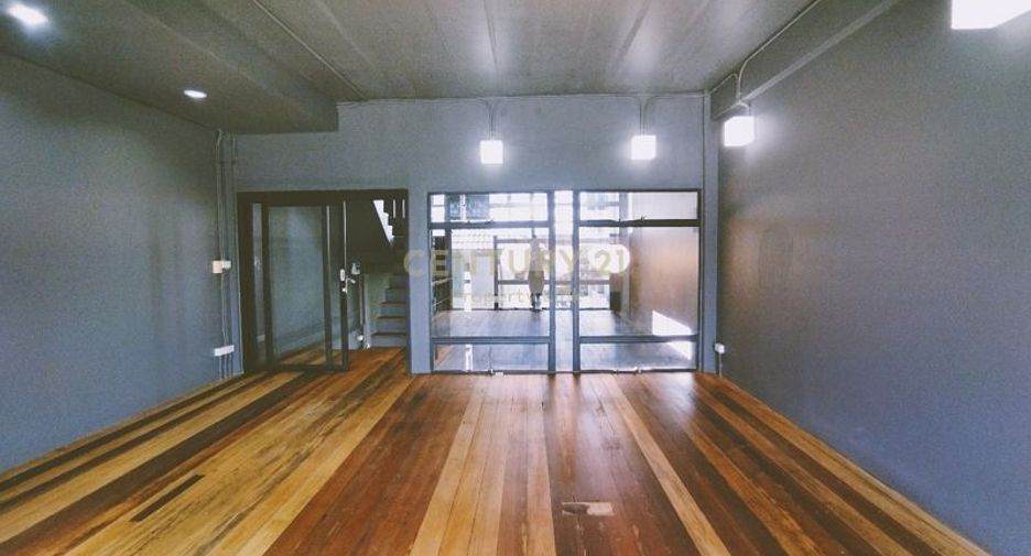 For rent 5 bedrooms retail Space in Chatuchak, Bangkok