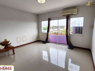 For sale 3 bedrooms retail Space in Mueang Samut Sakhon, Samut Sakhon