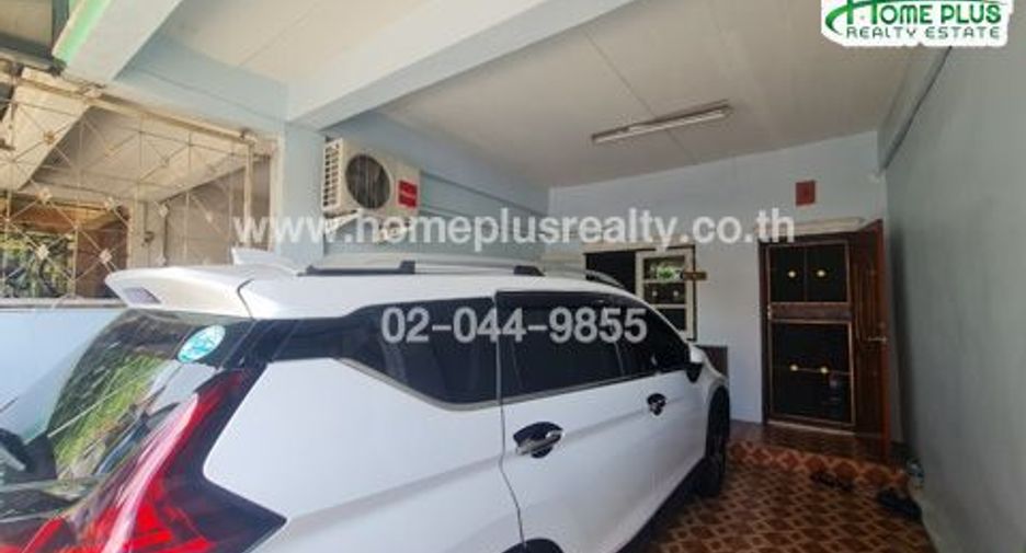 For sale 3 bedrooms townhouse in Thung Khru, Bangkok