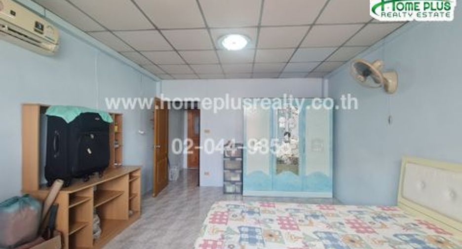 For sale 3 bedrooms townhouse in Thung Khru, Bangkok