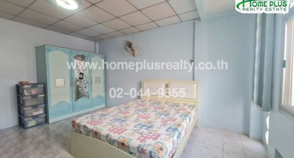 For sale 3 bedrooms townhouse in Thung Khru, Bangkok