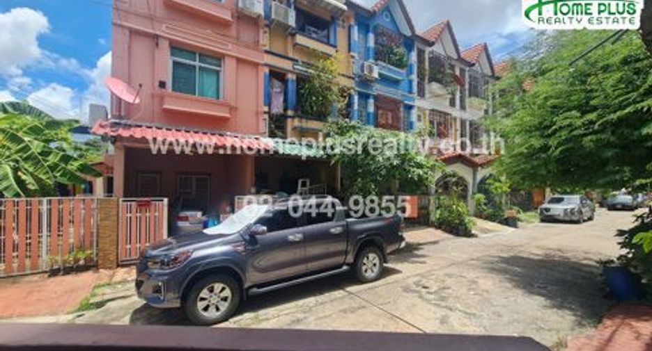 For sale 3 bedrooms townhouse in Thung Khru, Bangkok