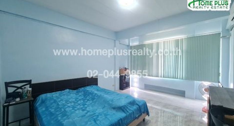 For sale 3 bedrooms townhouse in Thung Khru, Bangkok