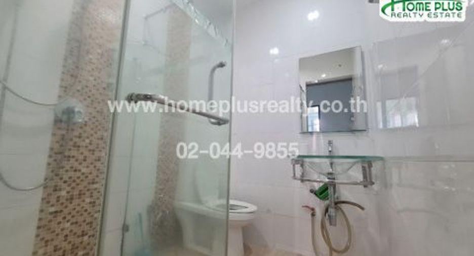 For sale 3 bedrooms townhouse in Thung Khru, Bangkok