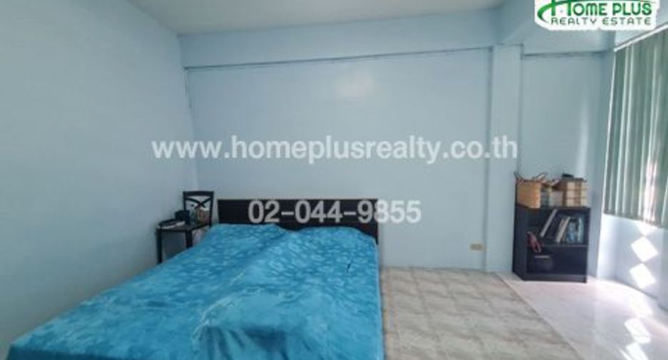 For sale 3 bedrooms townhouse in Thung Khru, Bangkok