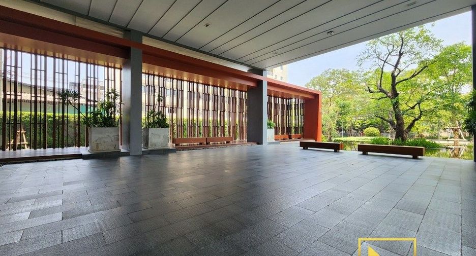 For rent 4 bedrooms condo in Yan Nawa, Bangkok