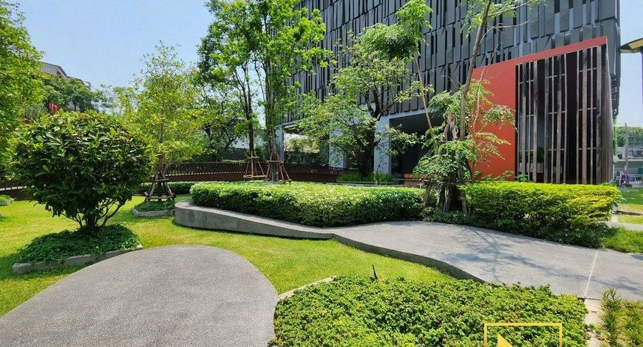For rent 4 bedrooms condo in Yan Nawa, Bangkok
