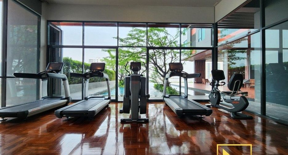 For rent 4 bedrooms condo in Yan Nawa, Bangkok