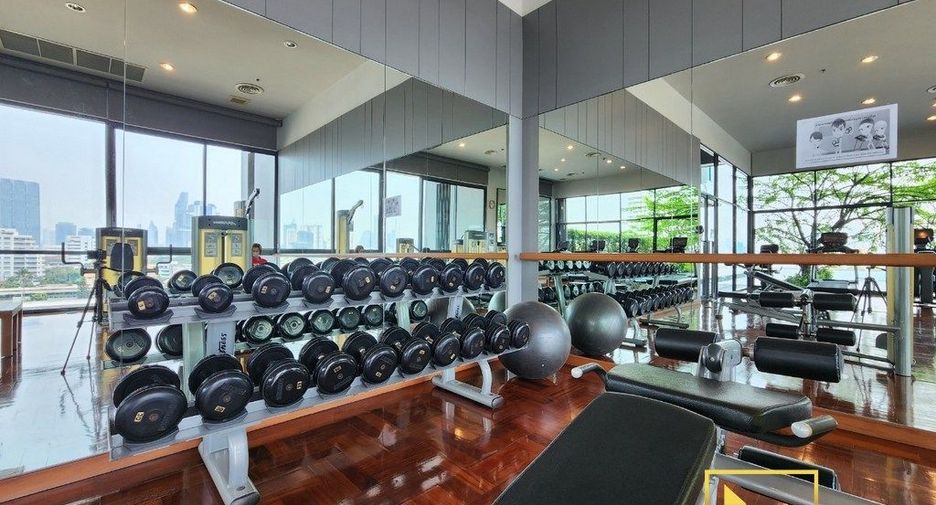 For rent 4 bedrooms condo in Yan Nawa, Bangkok