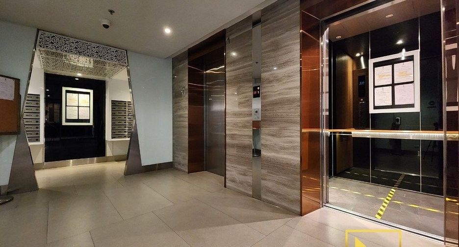 For rent 4 bedrooms condo in Yan Nawa, Bangkok