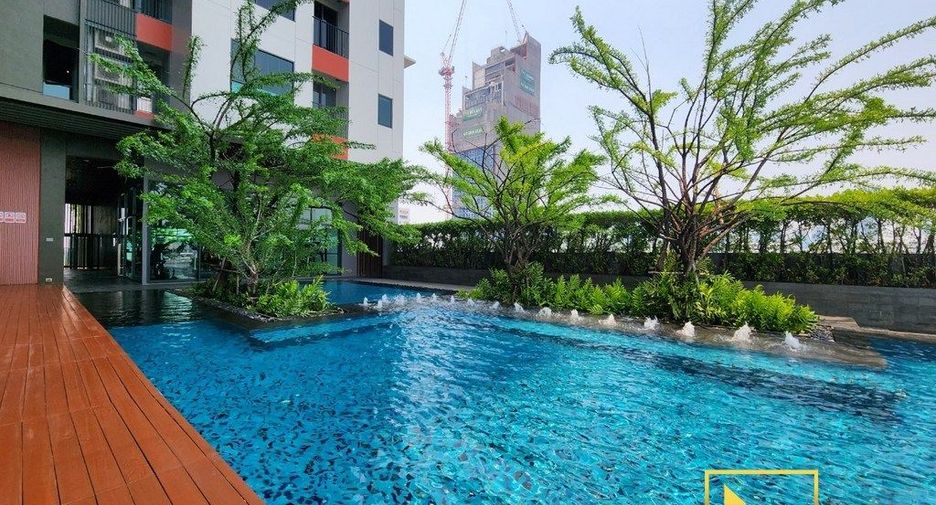 For rent 4 bedrooms condo in Yan Nawa, Bangkok